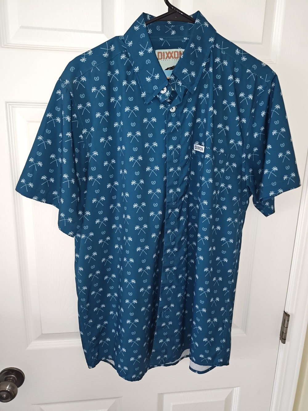 Dixxon Two Palms Party Shirt in men’s size Medium. Excellent condition
